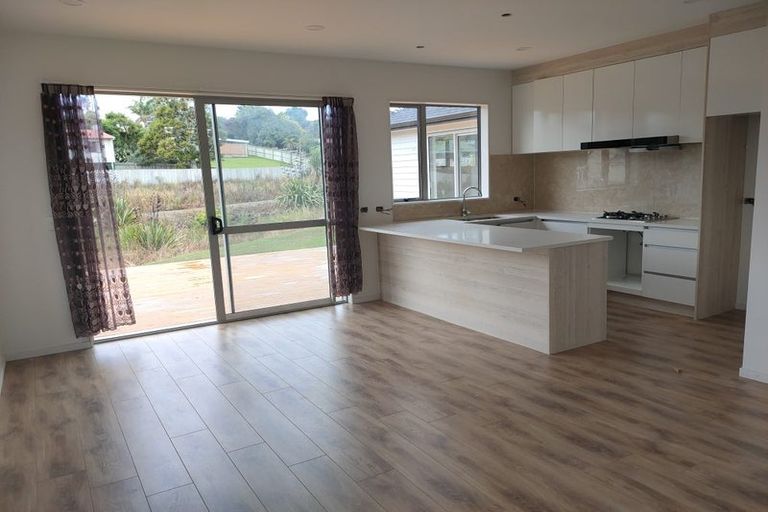 Photo of property in 4 Han Court, Glen Eden, Auckland, 0602