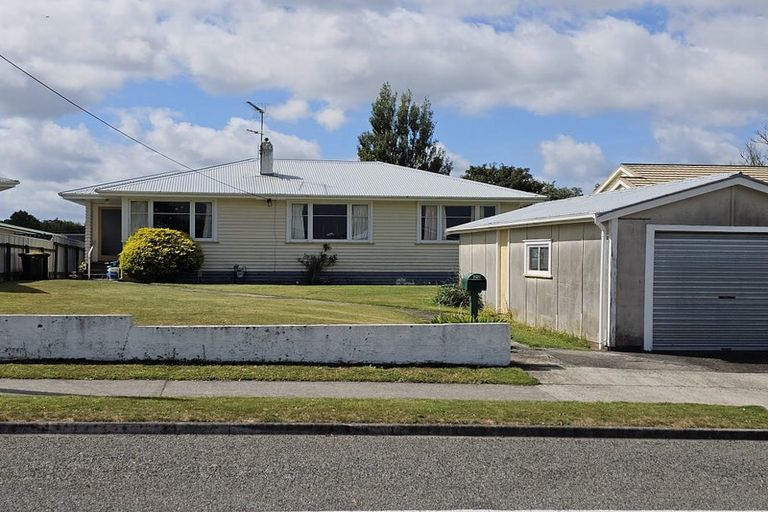 Photo of property in 22 Stanners Street, Eltham, 4322