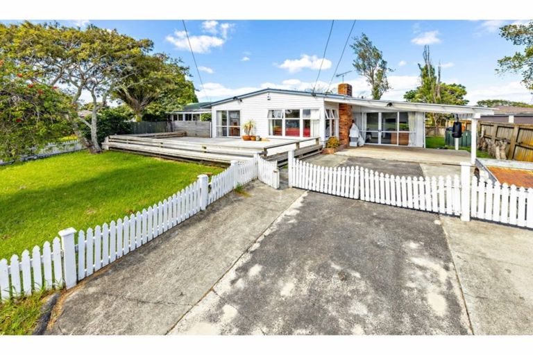 Photo of property in 26 Tiraumea Drive, Pakuranga, Auckland, 2010