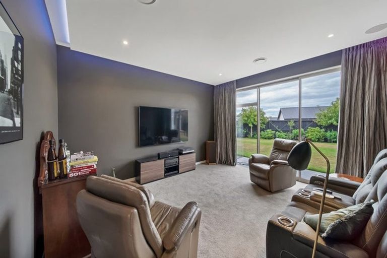 Photo of property in 2 Silver Peaks Drive, West Melton, 7618