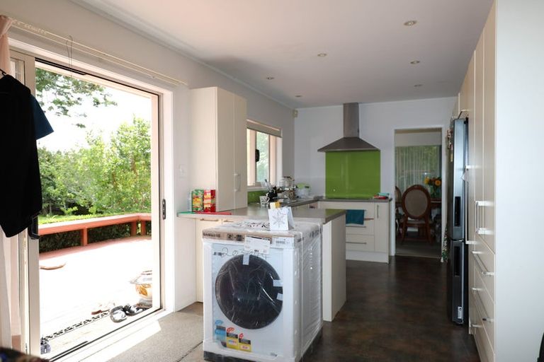 Photo of property in 98 Glenmore Road, Sunnyhills, Auckland, 2010