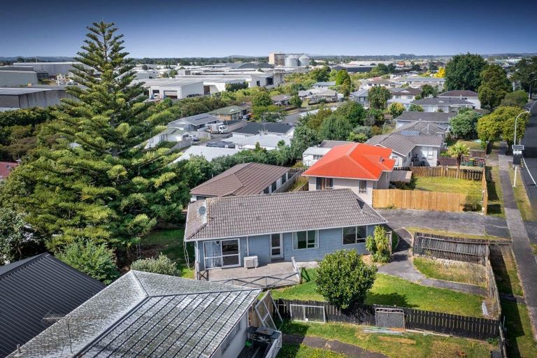Photo of property in 49 Hyperion Drive, Randwick Park, Auckland, 2105