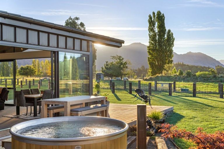 Photo of property in 87 Black Peak Road, Wanaka, 9382