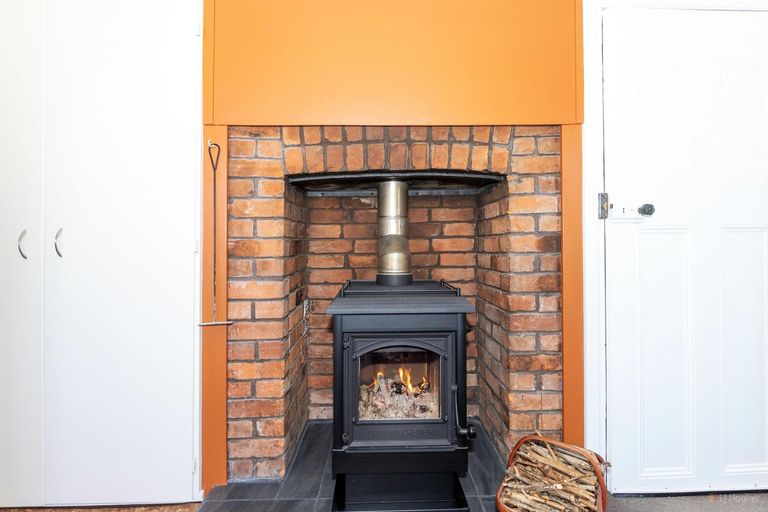 Photo of property in 2 Point Bush Road, Waimate, 7924