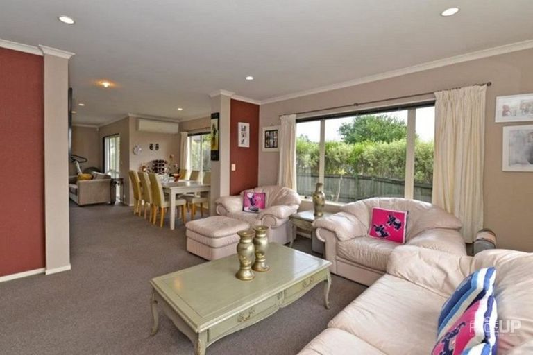 Photo of property in 33 Rush Creek Drive, Westgate, Auckland, 0614