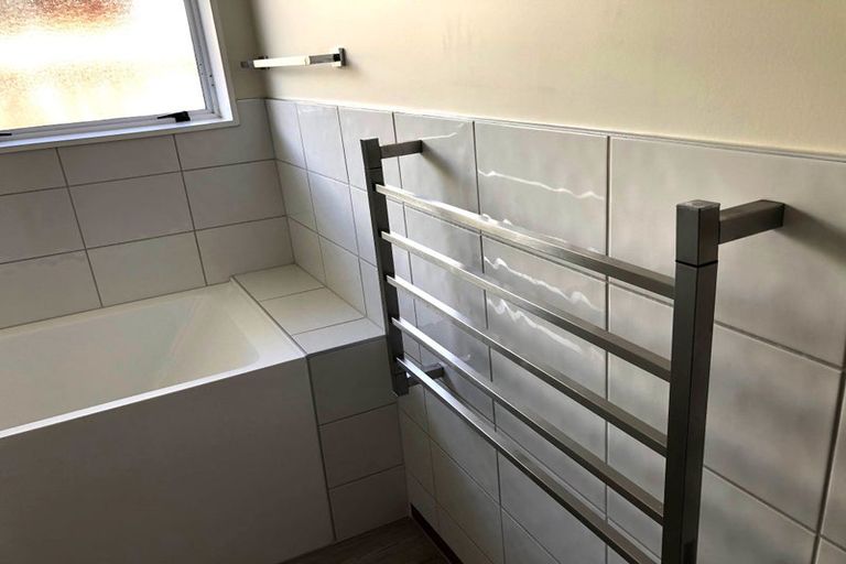 Photo of property in 2/21 Kookaburra Place, Botany Downs, Auckland, 2010