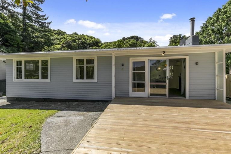Photo of property in 9 Gribble Grove, Stokes Valley, Lower Hutt, 5019