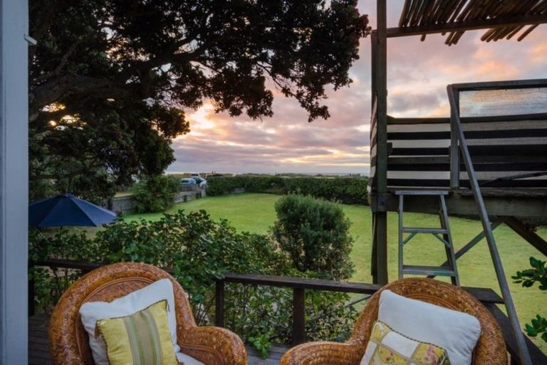 Photo of property in 64 Beach Valley Road, Piha, 0772