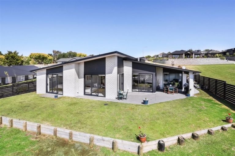 Photo of property in 6 Stonedale Drive, Pukekohe, 2120