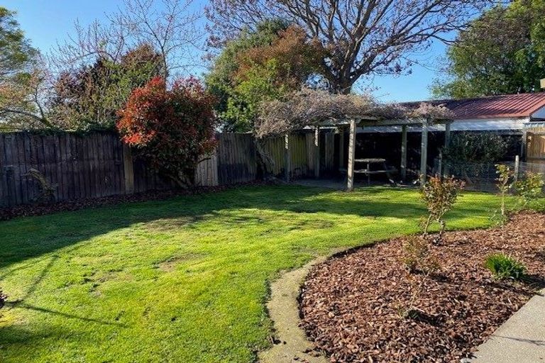 Photo of property in 10 Cunliffe Road, Redwood, Christchurch, 8051