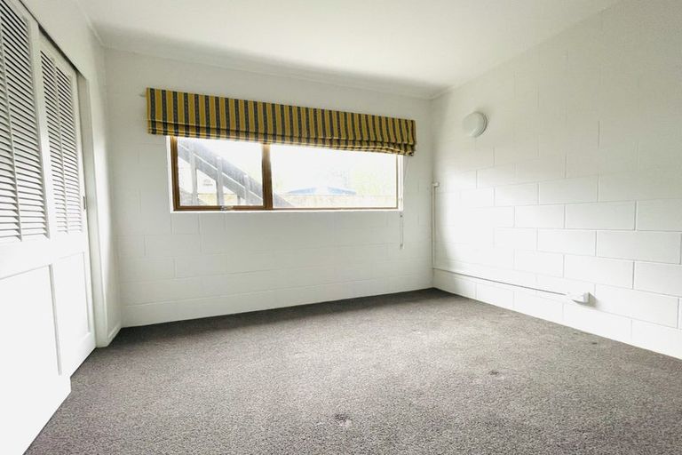 Photo of property in 24 The Esplanade, Eastern Beach, Auckland, 2012