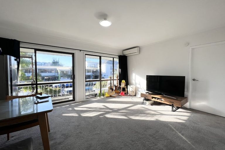 Photo of property in 9/1 Glen Road, Browns Bay, Auckland, 0630