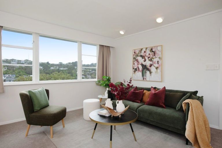 Photo of property in 135 Ruskin Road, Newlands, Wellington, 6037