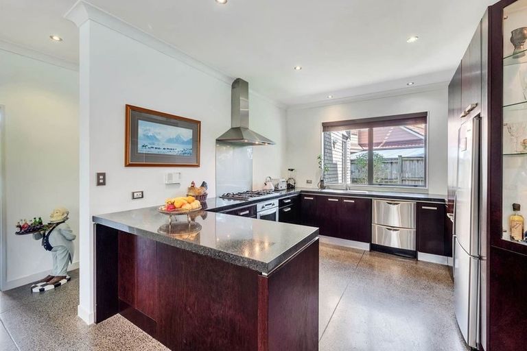 Photo of property in 21 South Kensington Way, Henderson, Auckland, 0612