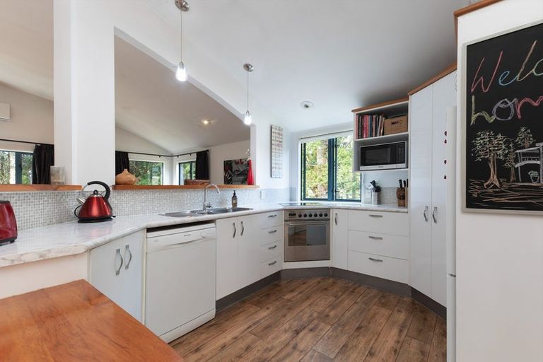 Photo of property in 220 Woodlands Park Road, Titirangi, Auckland, 0604