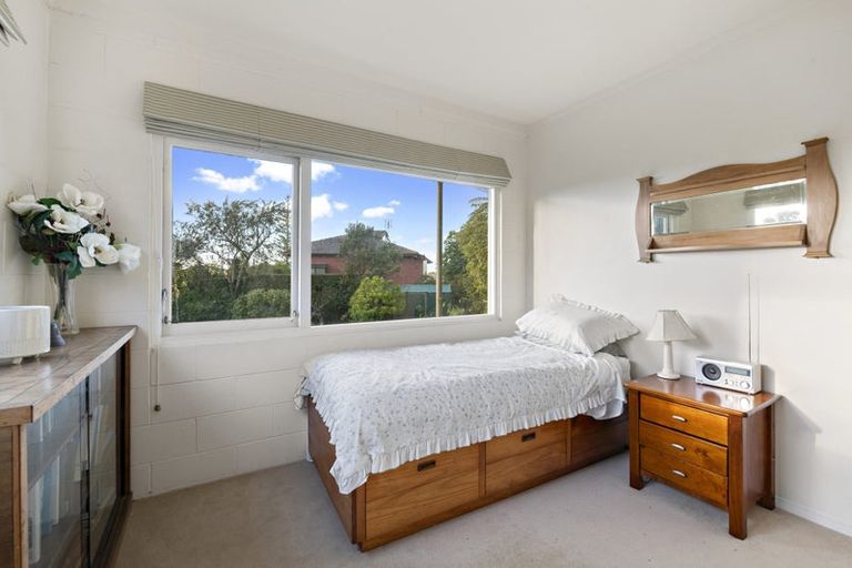 Photo of property in 1/47 Eastcliffe Road, Castor Bay, Auckland, 0620
