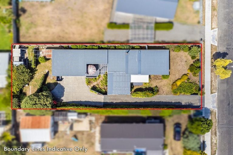 Photo of property in 5 Eruini Street, Waikanae Beach, Waikanae, 5036
