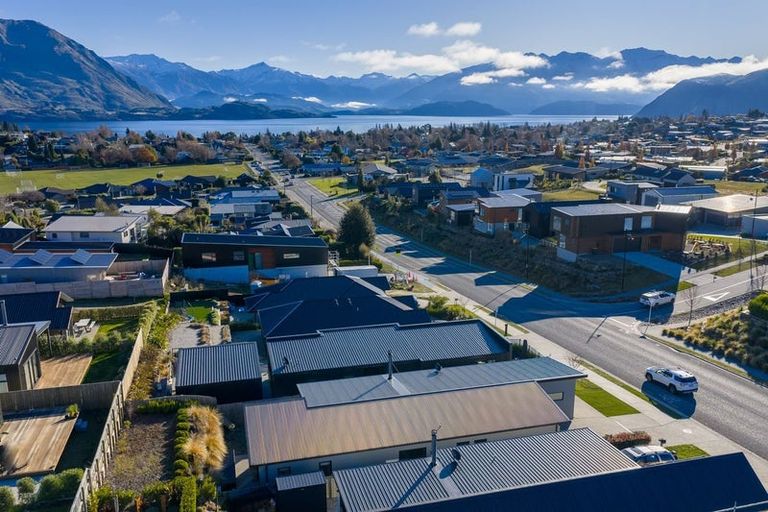 Photo of property in 207 Aubrey Road, Wanaka, 9305