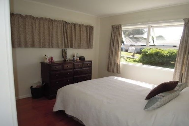 Photo of property in 61 Blakeborough Drive, Forrest Hill, Auckland, 0620