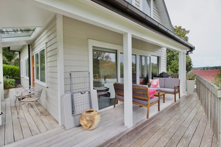 Photo of property in 17a Target Road, Totara Vale, Auckland, 0629