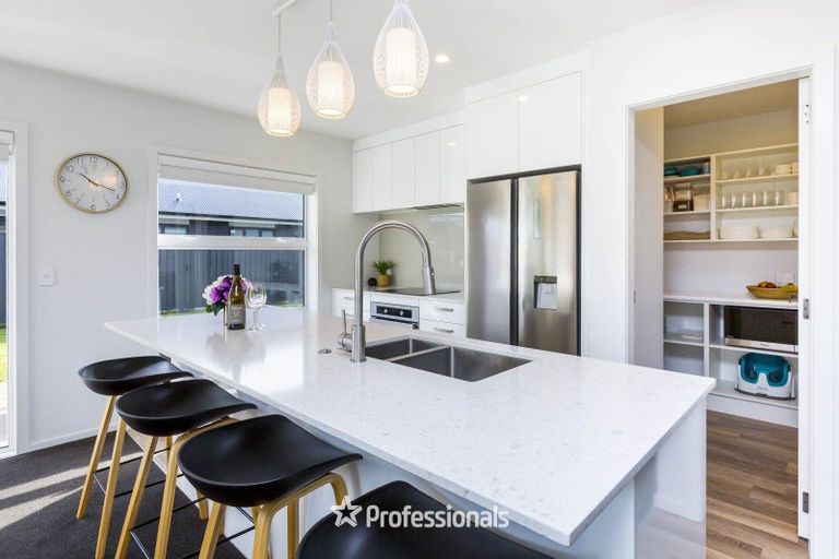 Photo of property in 12 Salisbury Crescent, Wallaceville, Upper Hutt, 5018