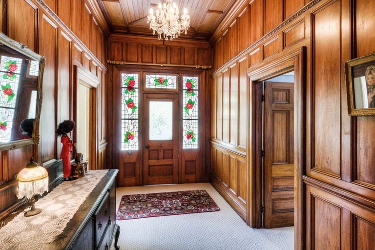 Photo of property in 15 Cameron Road, Bluff Hill, Napier, 4110