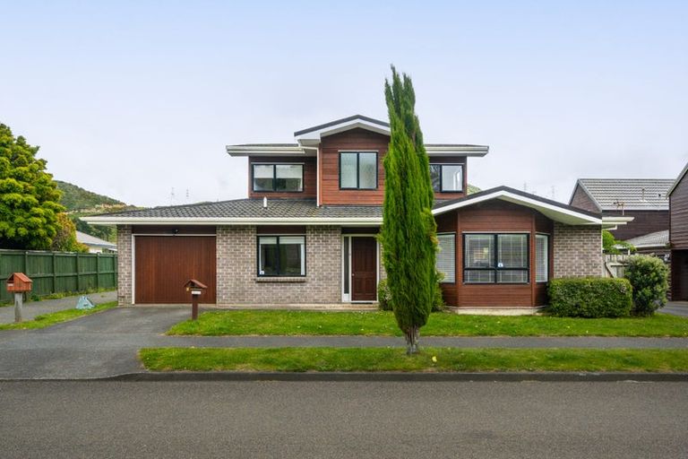 Photo of property in 8 Furlong Crescent, Churton Park, Wellington, 6037