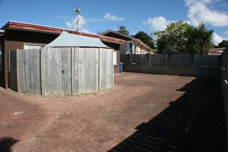 Photo of property in 12 Pipitea Place, Massey, Auckland, 0614