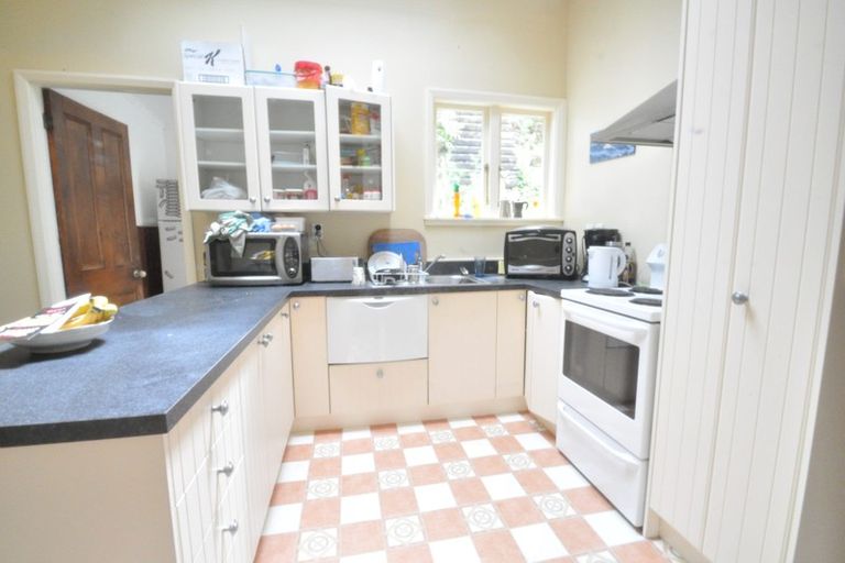 Photo of property in 140 Glenmore Street, Northland, Wellington, 6012