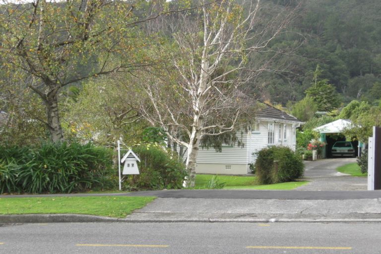 Photo of property in 17 Tawhai Street, Stokes Valley, Lower Hutt, 5019
