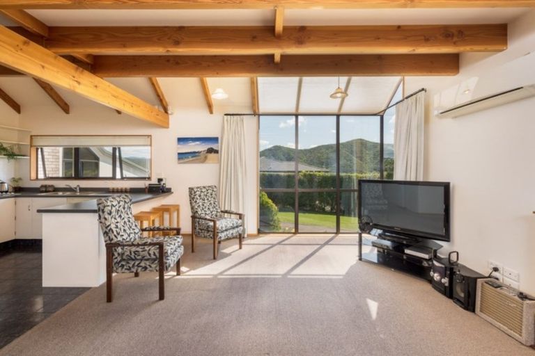 Photo of property in 18 Moana View Road, Waikawa, Picton, 7220