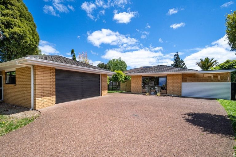 Photo of property in 16 Redlands Grove, Swanson, Auckland, 0612