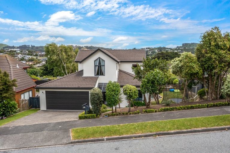 Photo of property in 6 Saunders Close, Whitby, Porirua, 5024