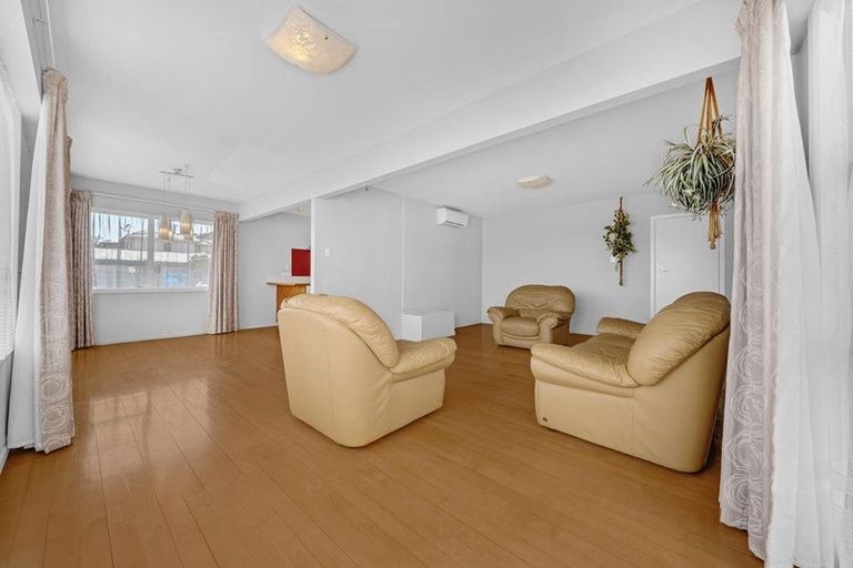 Photo of property in 1/261 Don Buck Road, Massey, Auckland, 0614