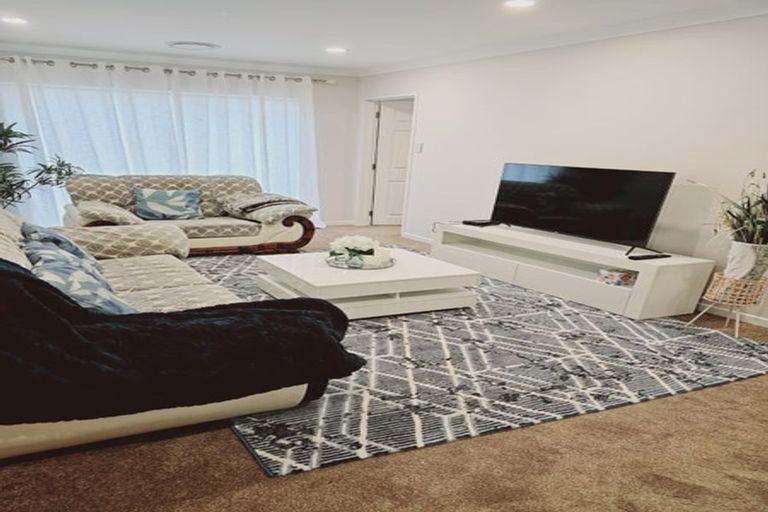 Photo of property in 8 Irongate Avenue, Ranui, Auckland, 0612