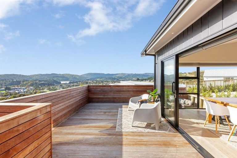 Photo of property in 65 Exploration Way, Whitby, Porirua, 5024