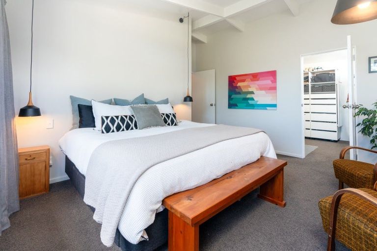 Photo of property in 15 Rangitane Street, Maupuia, Wellington, 6022