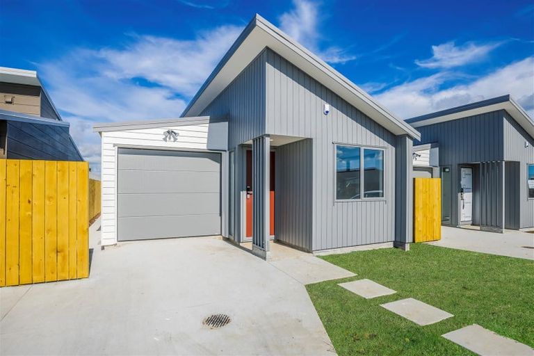 Photo of property in 15 Fredrick Hanson Road, Papakura, 2110