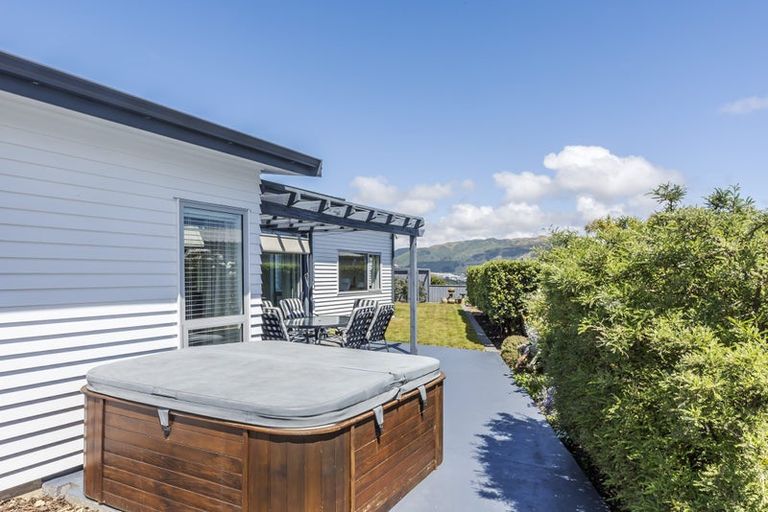 Photo of property in 30 Sumner Terrace, Aotea, Porirua, 5024