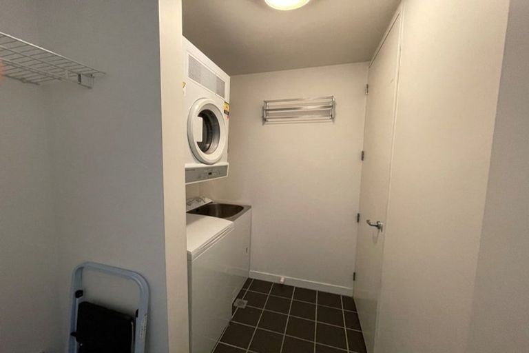 Photo of property in Montreaux Apartments, 5i/164 The Terrace, Wellington Central, Wellington, 6011