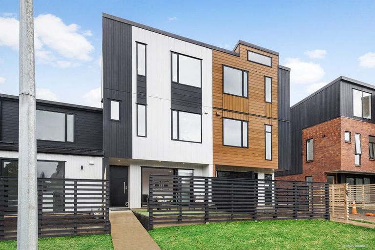 Photo of property in 35 Lewis Road, Pakuranga, Auckland, 2010