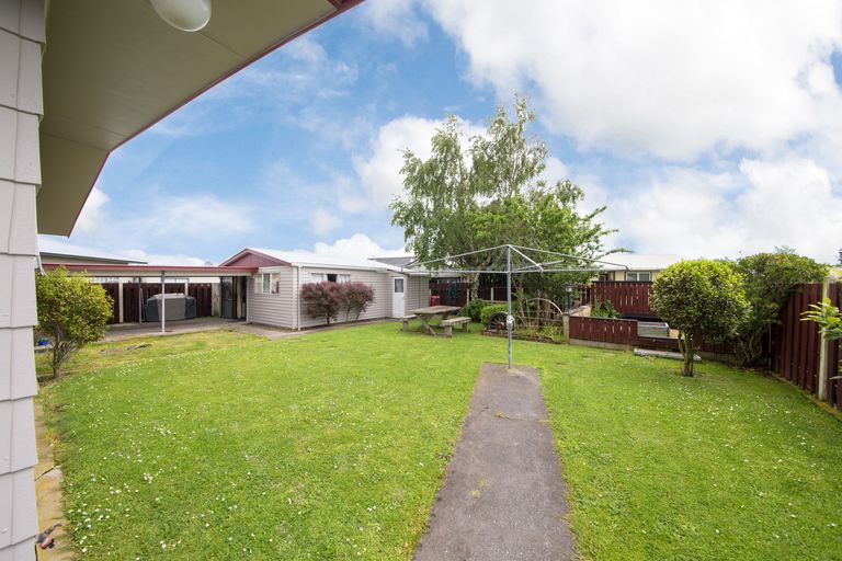 Photo of property in 8 Hillcrest Drive, Kelvin Grove, Palmerston North, 4414