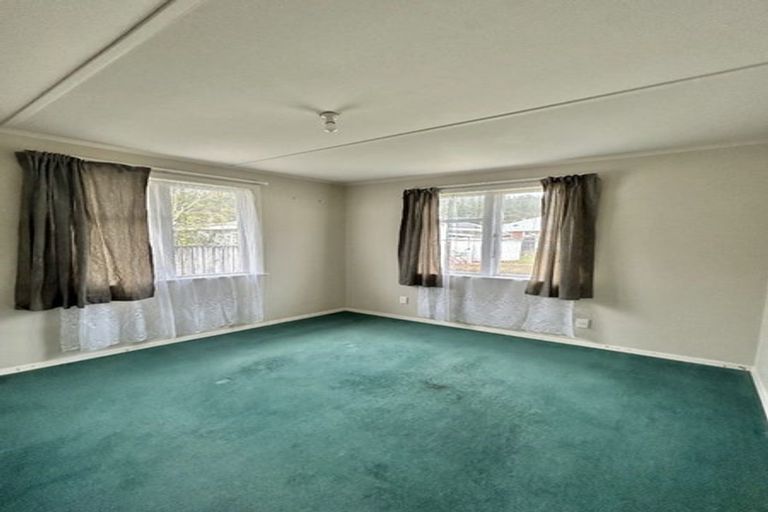 Photo of property in 3 Hanson Grove, Stokes Valley, Lower Hutt, 5019