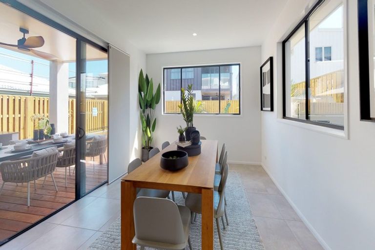 Photo of property in 1a Manor Park, Sunnyhills, Auckland, 2010