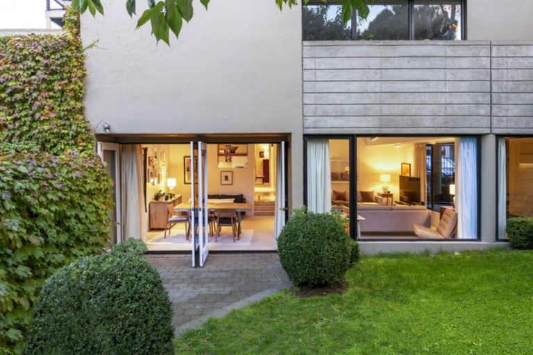 Photo of property in Highwic, 5/32 Hobson Street, Thorndon, Wellington, 6011