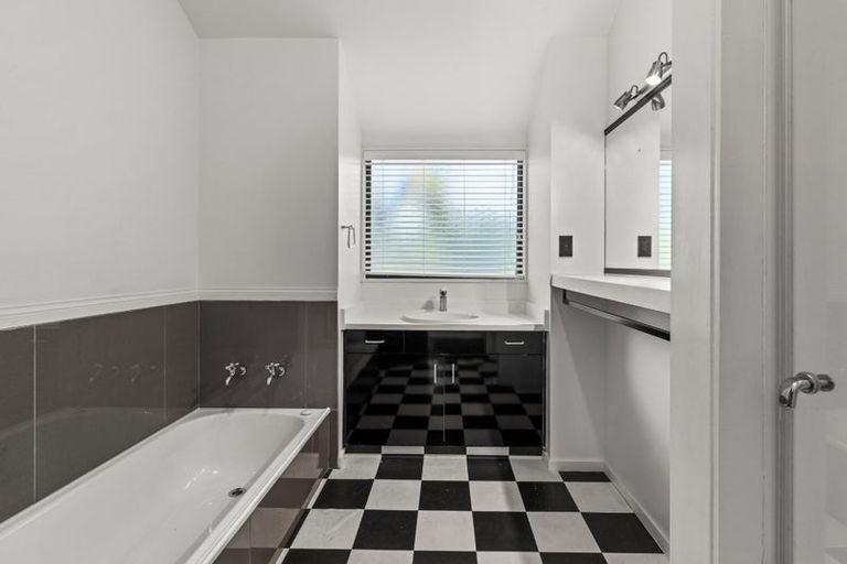 Photo of property in 73 Kopanga Road, Havelock North, 4130