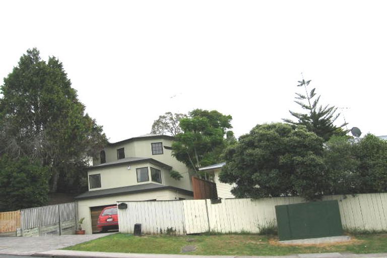 Photo of property in 1/10 Juniper Road, Sunnynook, Auckland, 0620