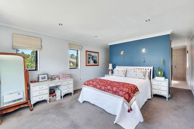 Photo of property in 21 South Kensington Way, Henderson, Auckland, 0612