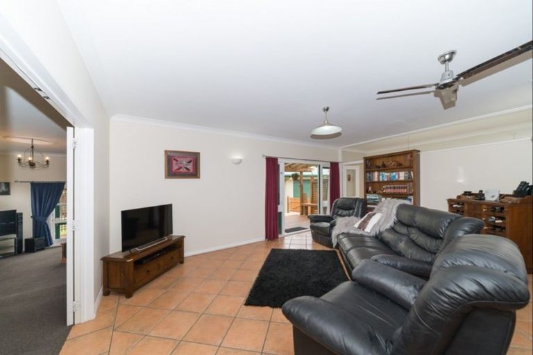 Photo of property in 31 Winston Avenue, Hokowhitu, Palmerston North, 4410