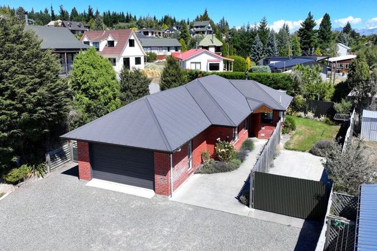 Photo of property in 1 Dwyer Place, Lake Tekapo, 7999